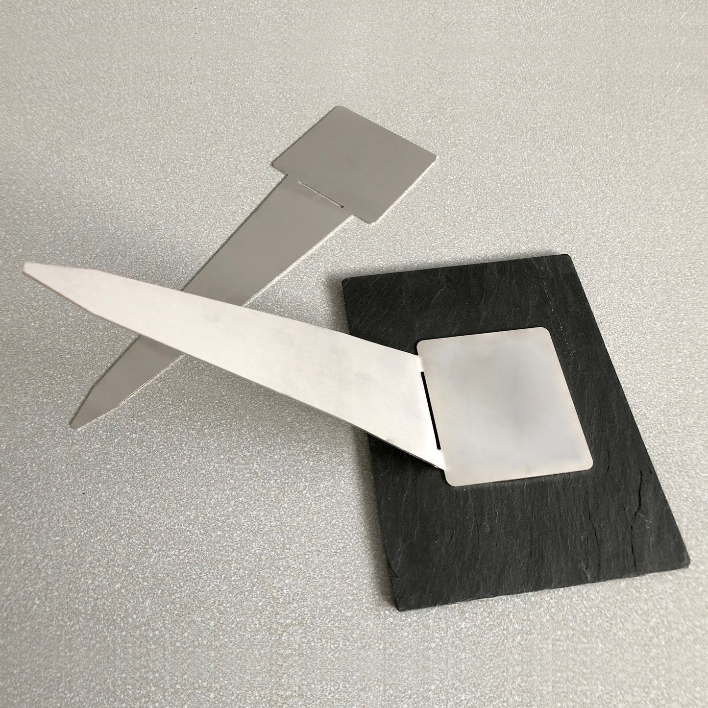 Tiergedenktafel aus Schiefer - Motiv "Feder"