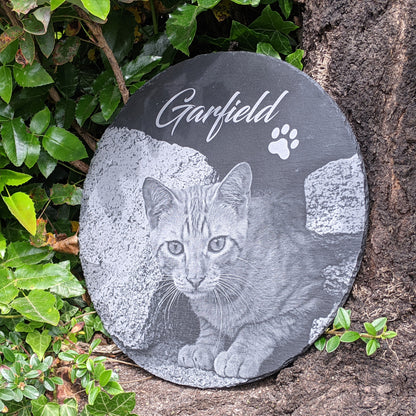 Tier Gedenktafel rund für Hund oder Katze personalisiert mit Foto-Gravur aus Schiefer