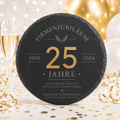 Schieferplatte zum Firmenjubiläum mit goldener Acrylzahl – Persönliches Geschenk zum Jubiläum