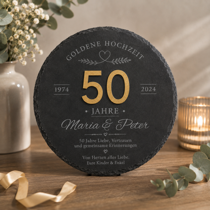 Schieferplatte zur Goldenen Hochzeit mit goldener Acrylzahl – Personalisiertes Geschenk zum 50. Hochzeitstag