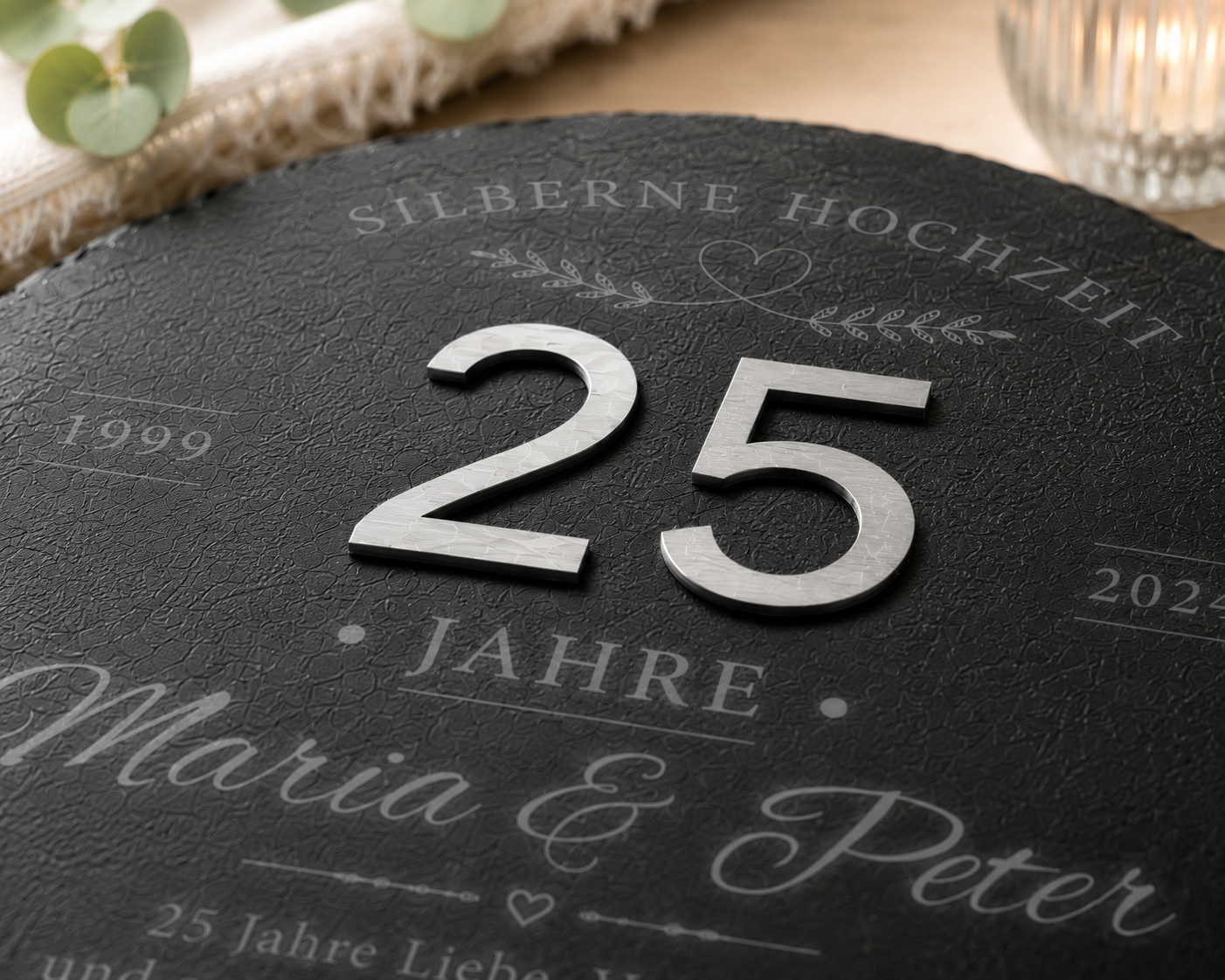 Schieferplatte zur Silbernen Hochzeit mit silberner Acrylzahl – Personalisiertes Geschenk zum 25. Hochzeitstag