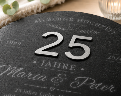 Schieferplatte zur Silbernen Hochzeit mit silberner Acrylzahl – Personalisiertes Geschenk zum 25. Hochzeitstag