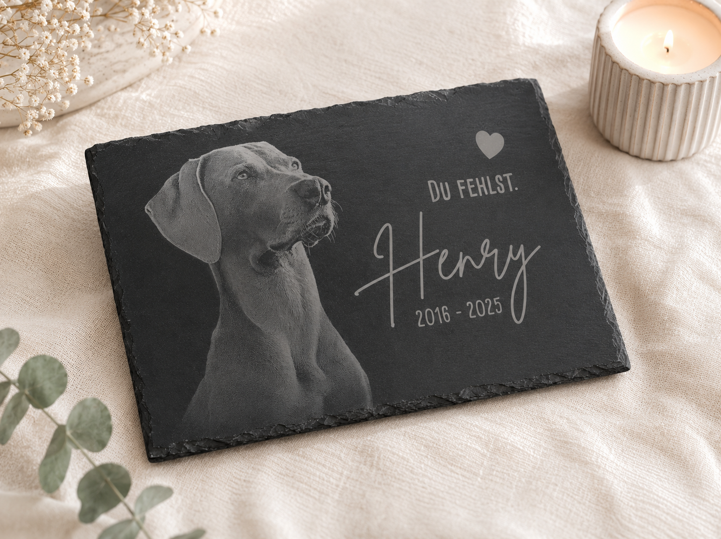 Tier Grabtafel eckig für Hund oder Katze personalisiert aus Schiefer mit Foto-Gravur