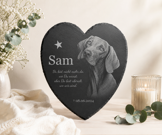 Tier Grabstein Herzform für Hund oder Katze personalisiert aus Schiefer mit Foto-Gravur