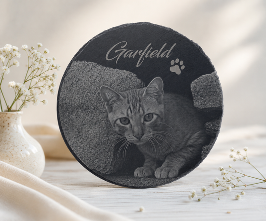 Tier Gedenktafel rund für Hund oder Katze personalisiert mit Foto-Gravur aus Schiefer