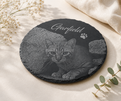 Tier Gedenktafel rund für Hund oder Katze personalisiert mit Foto-Gravur aus Schiefer