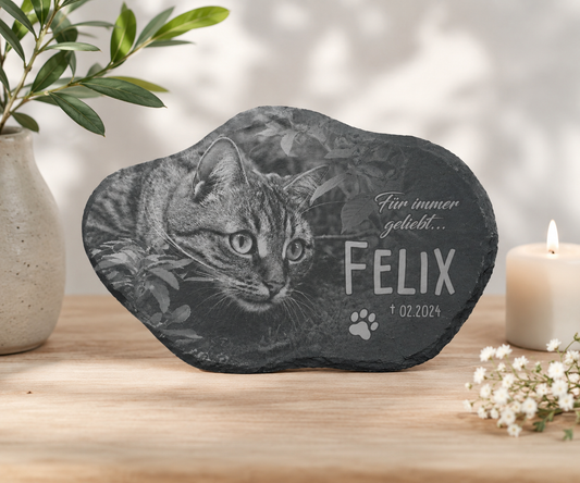 Tier Grabplatte für Hund oder Katze personalisiert aus Schiefer mit Foto-Gravur