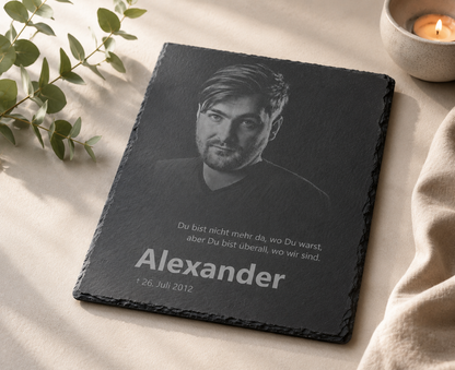 Gedenktafel eckig personalisiert mit Foto aus Schiefer als Grabdeko