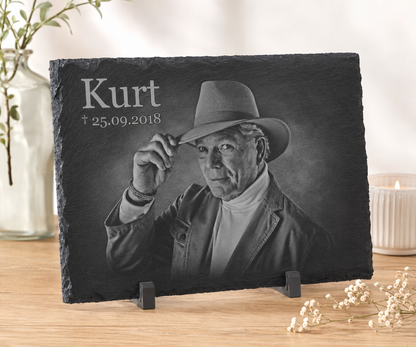 Gedenktafel eckig personalisiert mit Foto aus Schiefer als Grabdeko