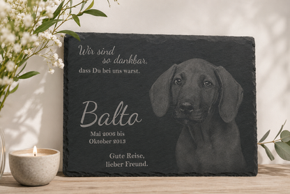 Tier Grabtafel eckig für Hund oder Katze personalisiert aus Schiefer mit Foto-Gravur