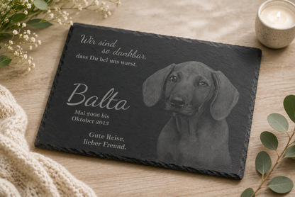 Tier Grabtafel eckig für Hund oder Katze personalisiert aus Schiefer mit Foto-Gravur