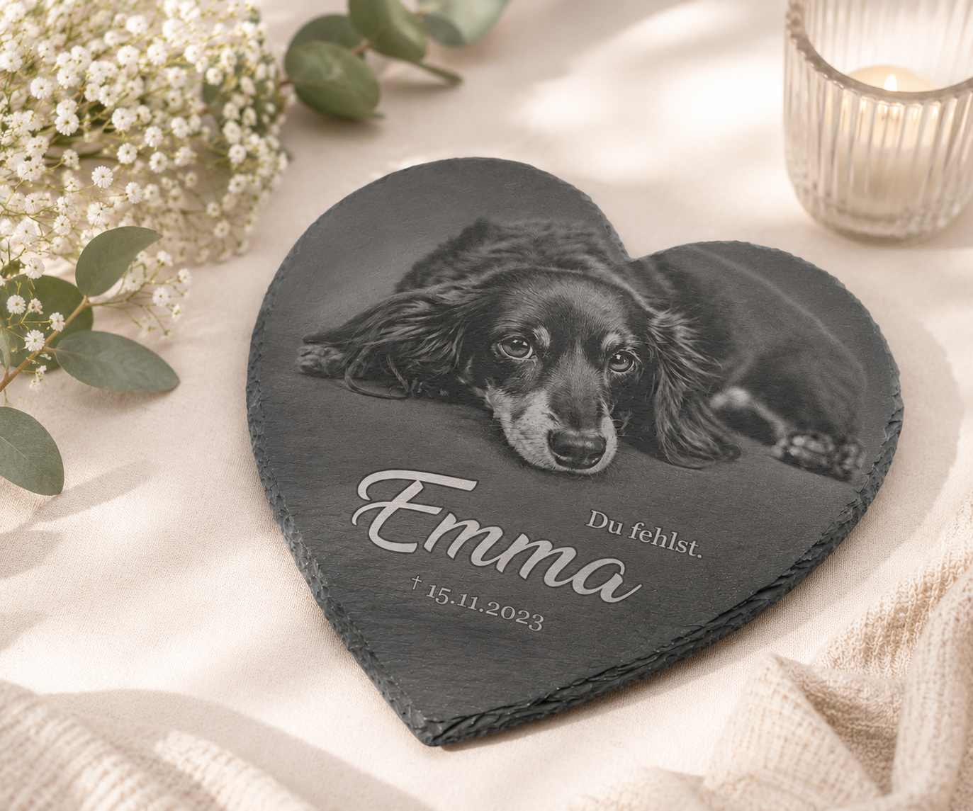 Tier Grabstein Herzform für Hund oder Katze personalisiert aus Schiefer mit Foto-Gravur