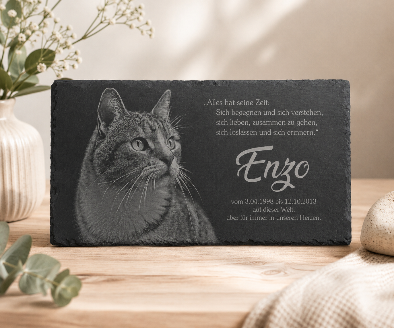 Tier Grabtafel eckig für Hund oder Katze personalisiert aus Schiefer mit Foto-Gravur