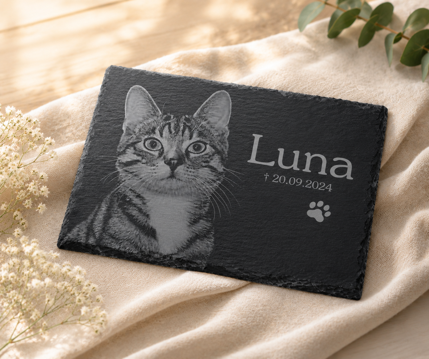 Tier Grabtafel eckig für Hund oder Katze personalisiert aus Schiefer mit Foto-Gravur