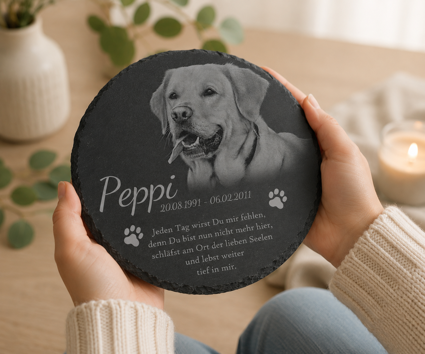 Tier Gedenktafel rund für Hund oder Katze personalisiert mit Foto-Gravur aus Schiefer