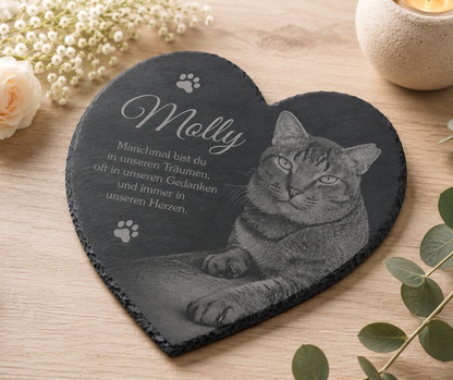 Tier Grabstein Herzform für Hund oder Katze personalisiert aus Schiefer mit Foto-Gravur