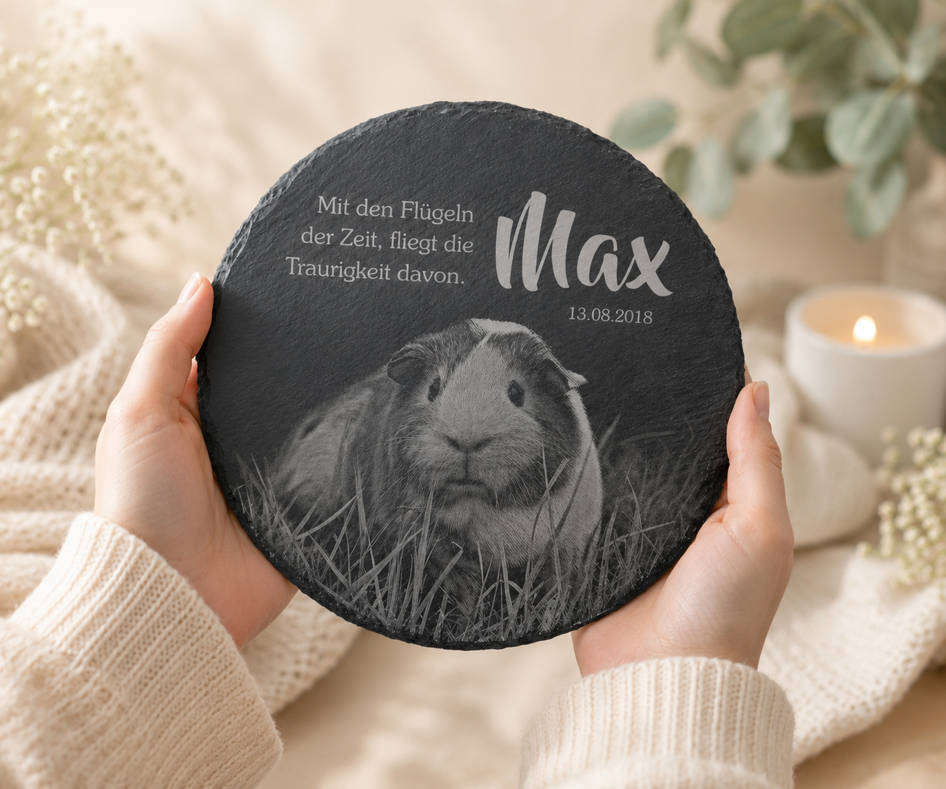 Tier Gedenktafel rund für Hund oder Katze personalisiert mit Foto-Gravur aus Schiefer