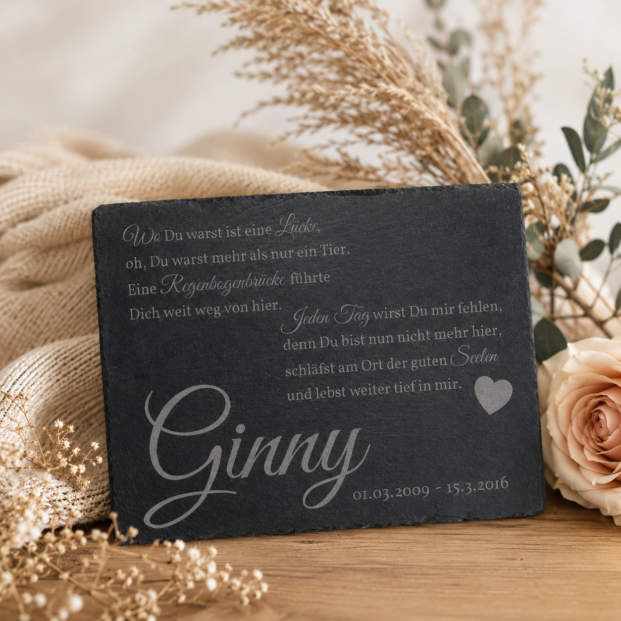 Gedenktafel personalisiert für Tiere aus Schiefer - Motiv "Herzen"