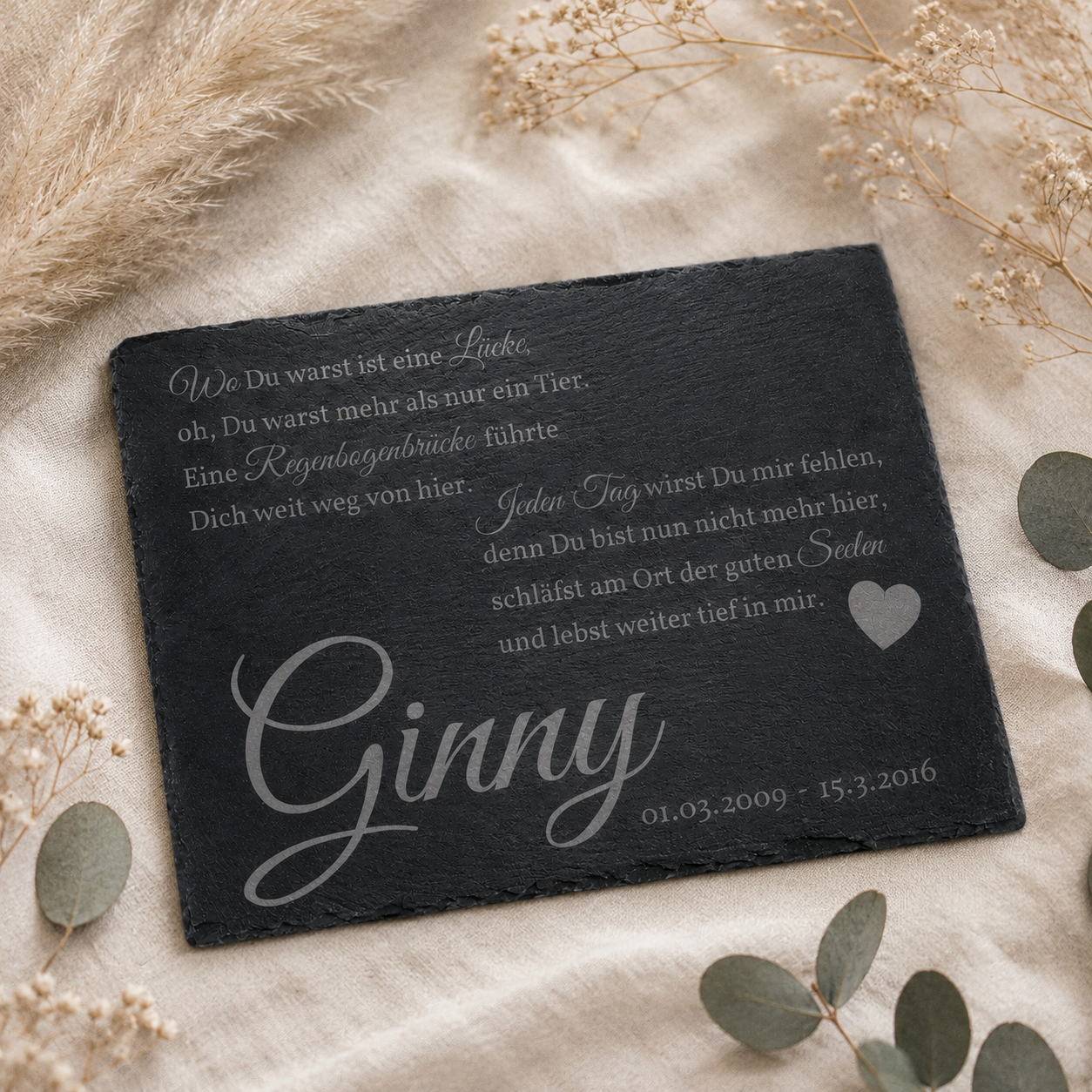 Gedenktafel personalisiert für Tiere aus Schiefer - Motiv "Herzen"