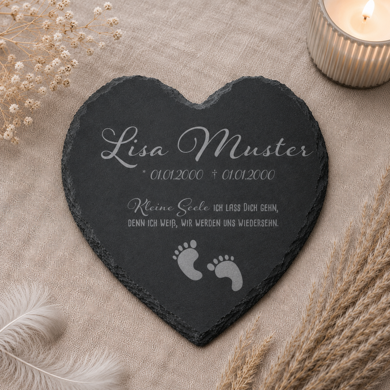 Gedenktafel für Sternenkinder personalisiert mit Namen aus Schiefer - Motiv „Babyfüße“