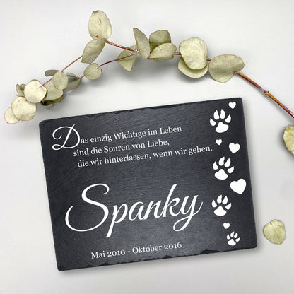 Gedenktafel personalisiert für Tiere aus Schiefer - Motiv "Hundepfoten"