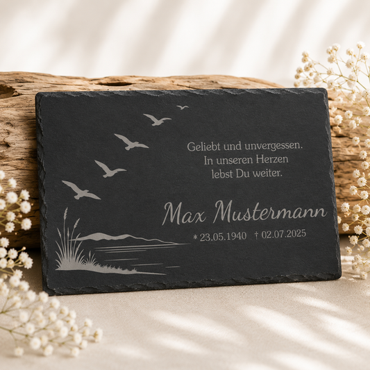Personalisierte eckige Schiefertafel mit Namen & Datum – Gedenktafel mit Zugvögeln
