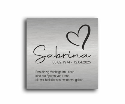 Gedenkschild personalisiert aus farbigem Acryl - Motiv "Herz"