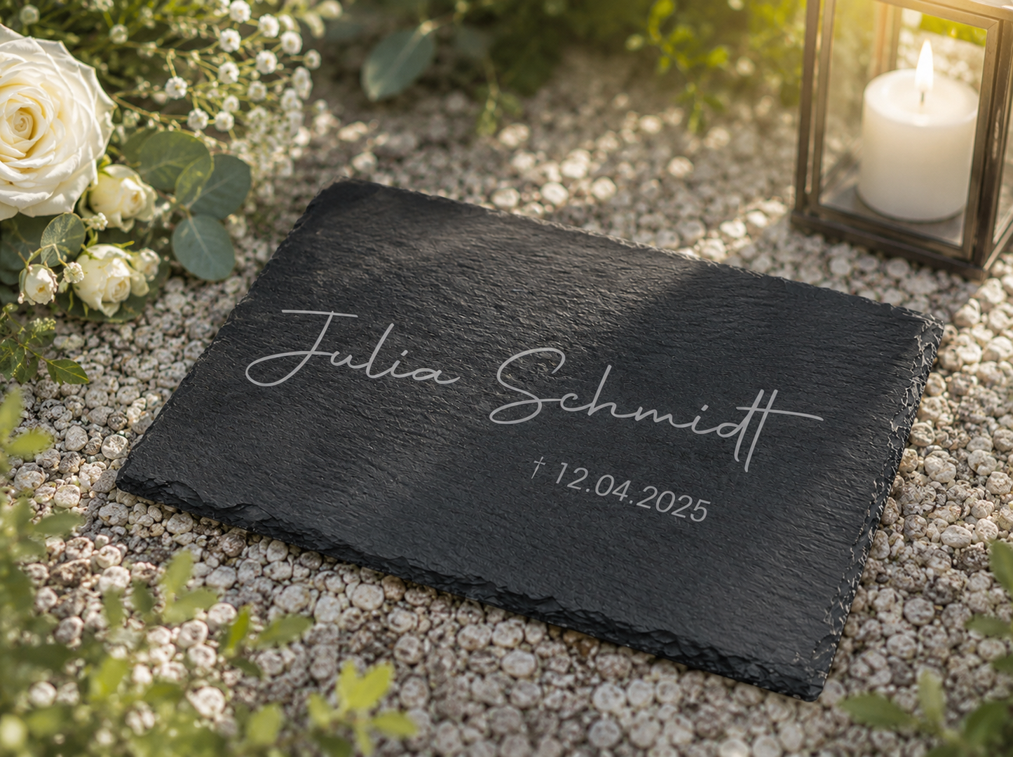 Personalisierte eckige Schiefertafel mit Namen & Datum – Gedenktafel als Grabdekoration