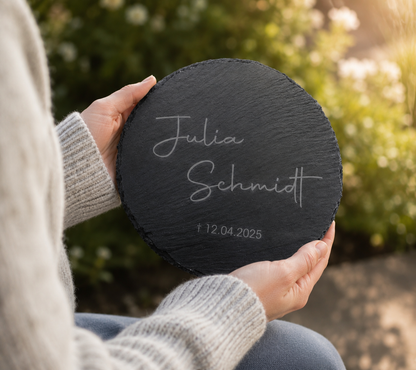 Personalisierte runde Schiefertafel mit Namen & Datum – Gedenktafel als Grabdekoration