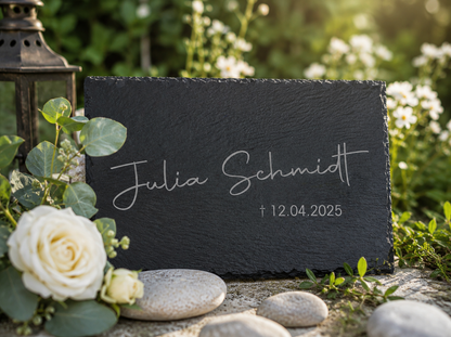 Personalisierte eckige Schiefertafel mit Namen & Datum – Gedenktafel als Grabdekoration
