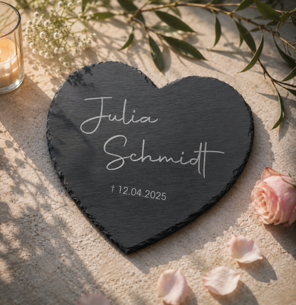 Personalisierte Herz-Schiefertafel mit Namen & Datum – Gedenktafel als Grabdekoration