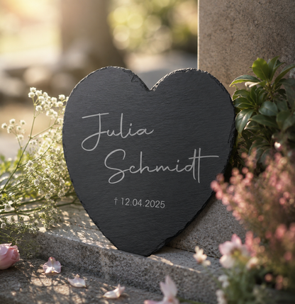 Personalisierte Herz-Schiefertafel mit Namen & Datum – Gedenktafel als Grabdekoration