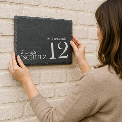 Personalisiertes Türschild aus Schiefer – elegant & ausdrucksstark