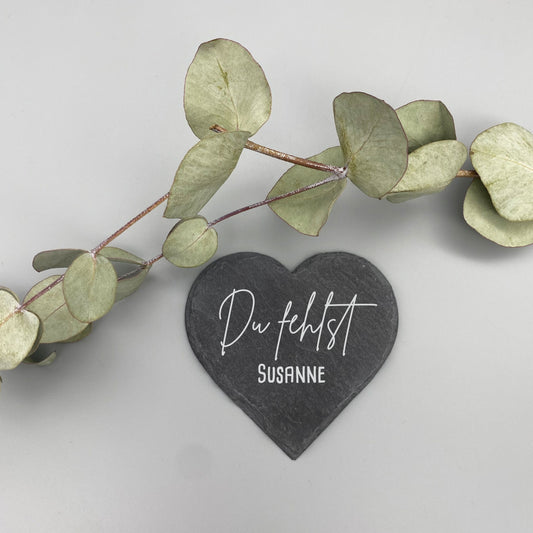 Individuell gestaltete herzförmige Schieferplatte, perfekt für Geschenke oder persönliche Dekoration.