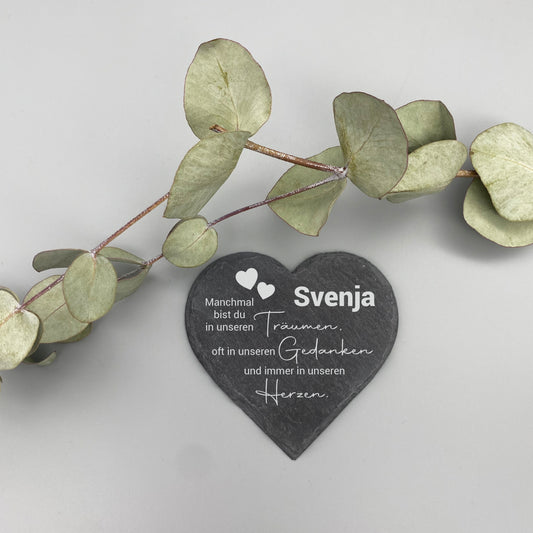 Individuell gestaltete herzförmige Schieferplatte, perfekt für Geschenke oder persönliche Dekoration.