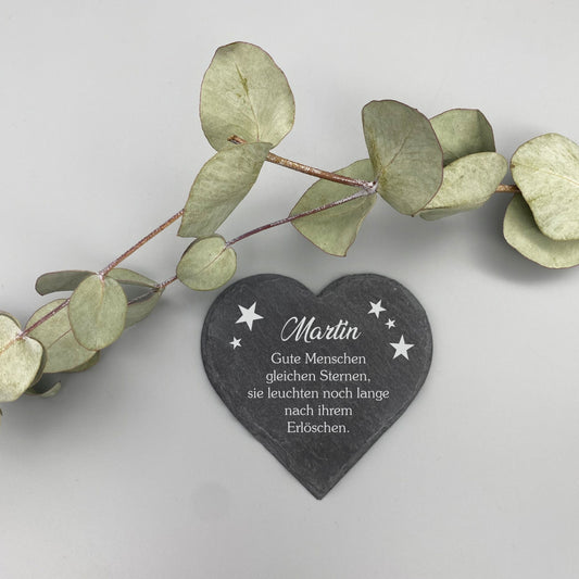 Individuell gestaltete herzförmige Schieferplatte, perfekt für Geschenke oder persönliche Dekoration.