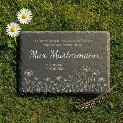 Personalisierte eckige Schiefertafel mit Namen & Datum – Gedenktafel mit Blumenwiese