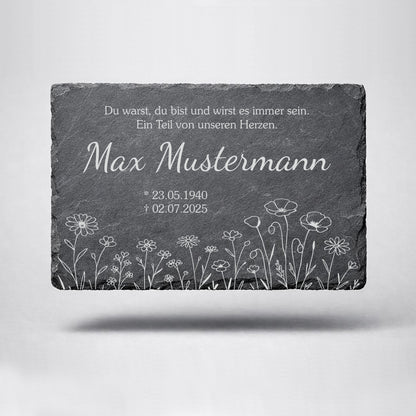 Personalisierte eckige Schiefertafel mit Namen & Datum – Gedenktafel mit Blumenwiese