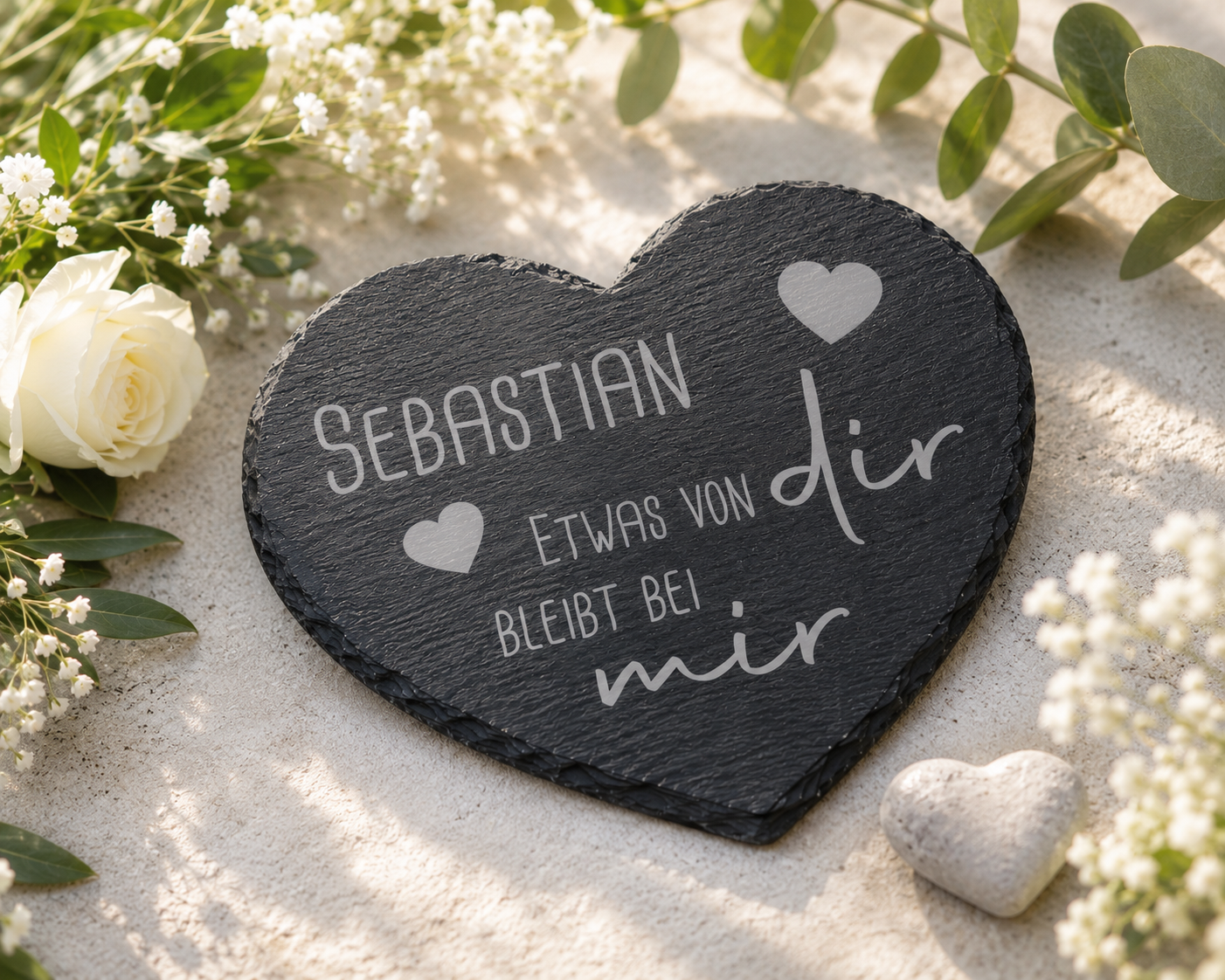 Kleine Schieferherzen mit Namen und Spruch personalisiert - „Etwas von dir…“